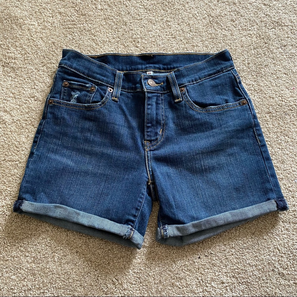 Levi’s mid length short